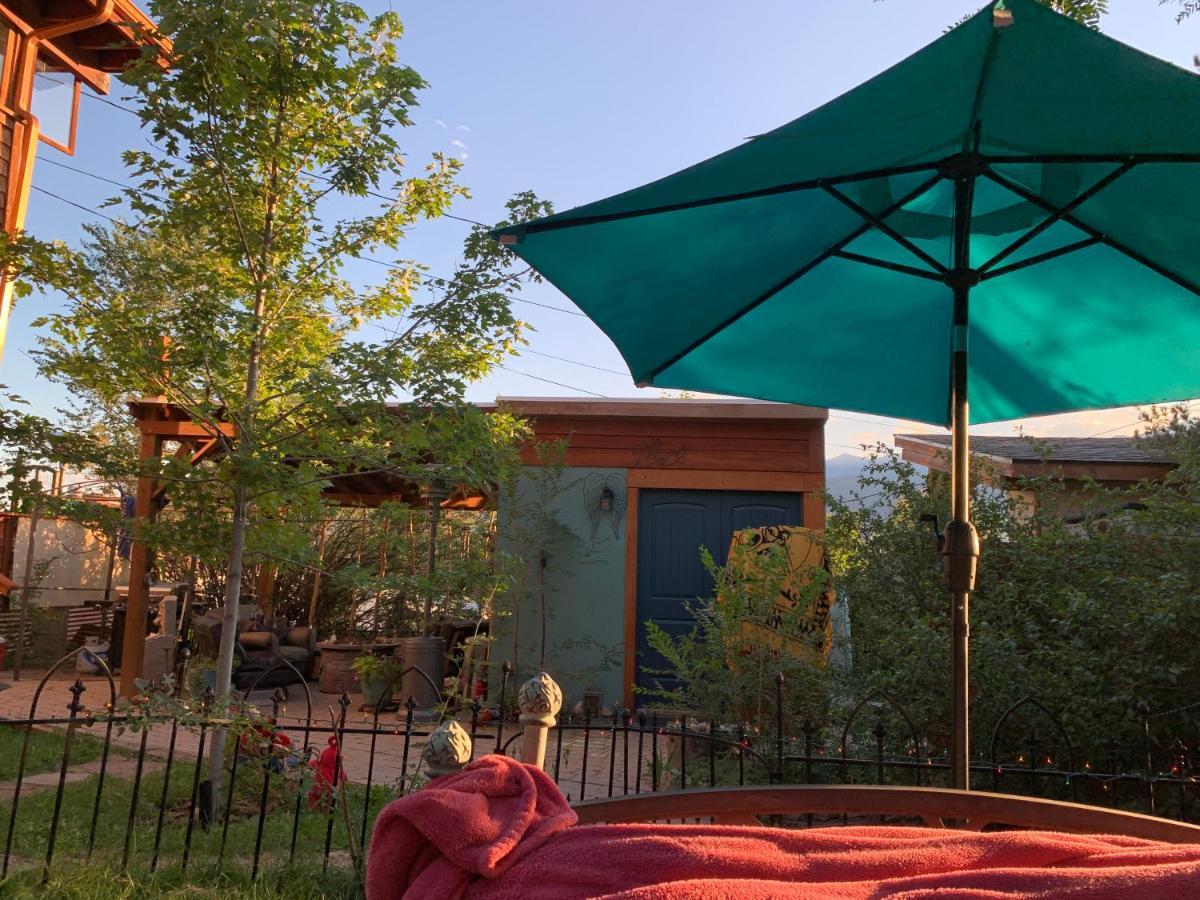Mystic Portal 420 Guesthouse Colorado Springs Buitenkant foto