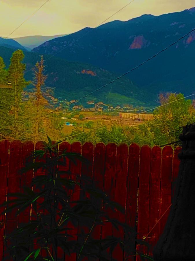 Mystic Portal 420 Guesthouse Colorado Springs Buitenkant foto