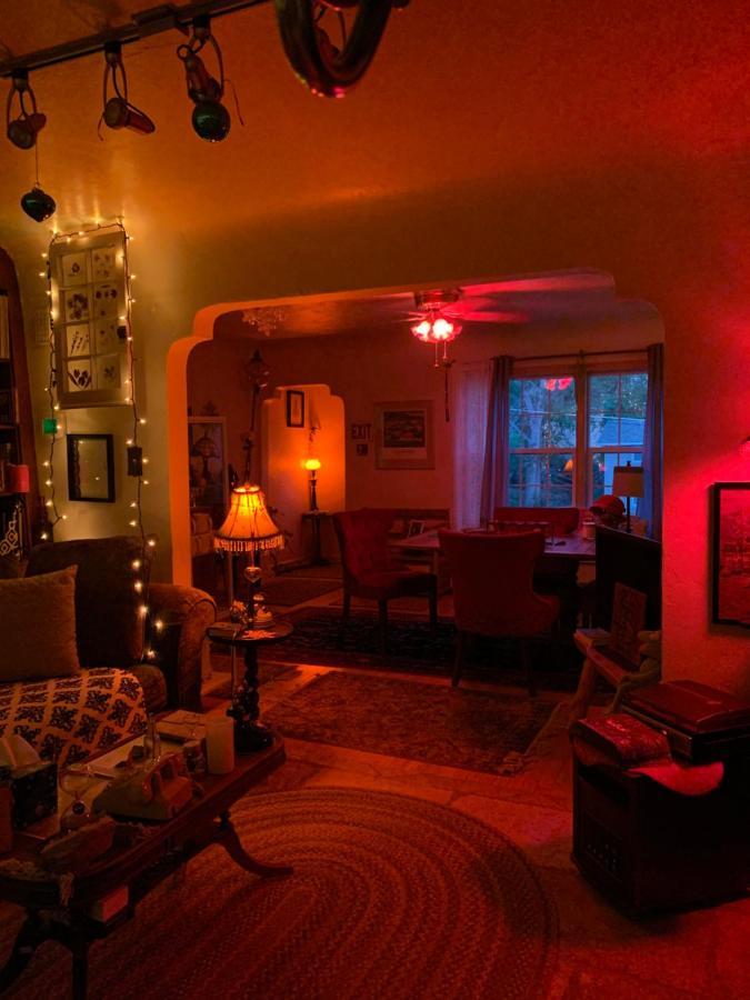 Mystic Portal 420 Guesthouse Colorado Springs Buitenkant foto