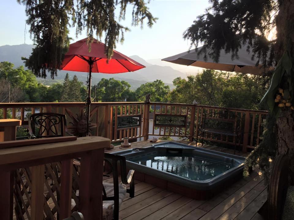 Mystic Portal 420 Guesthouse Colorado Springs Buitenkant foto